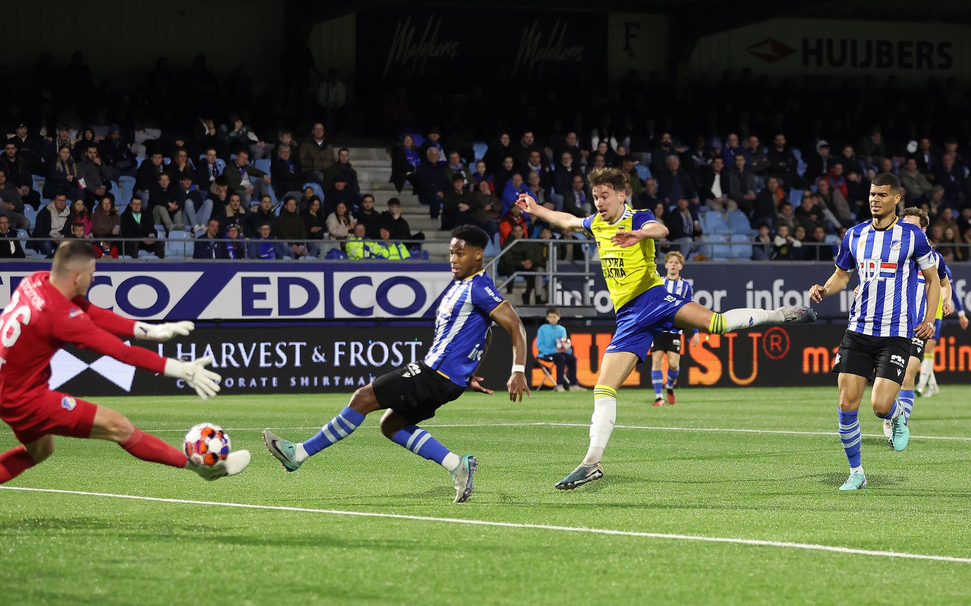 Nhận định soi kèo Cambuur vs Eindhoven lúc 01h00 ngày 22/10/2024